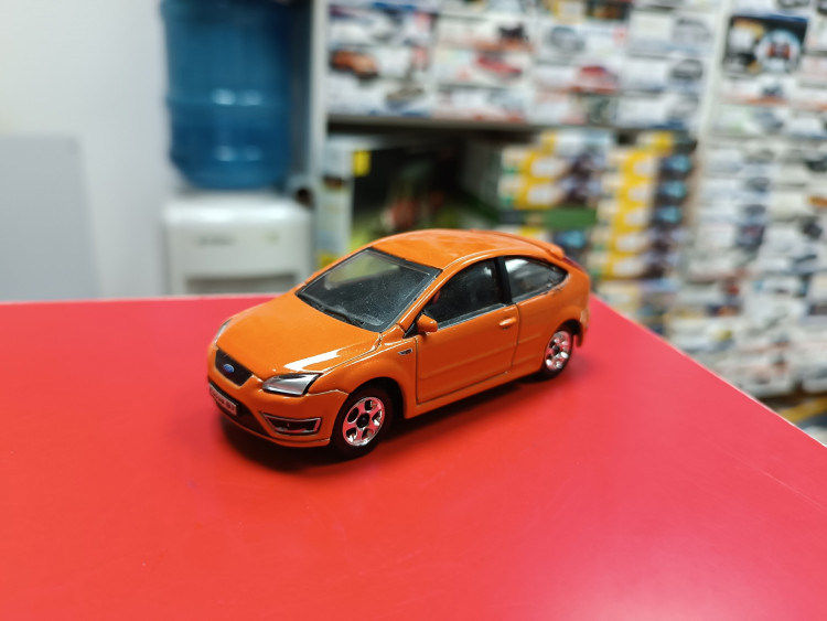 Ford Focus ST 1:43 Welly