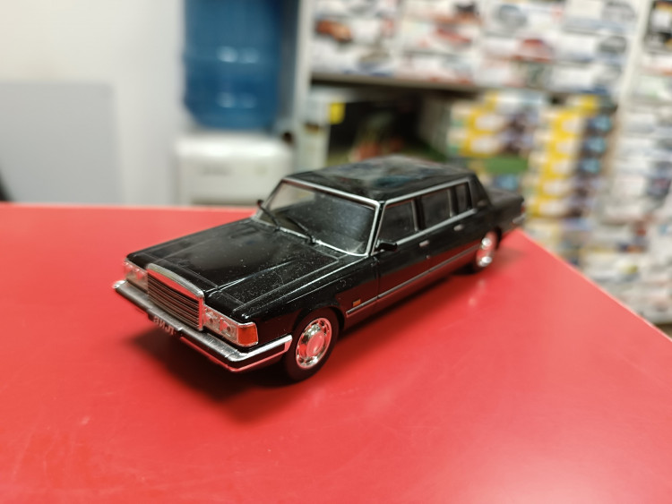 Автолегенды СССР: ЗИЛ-41047