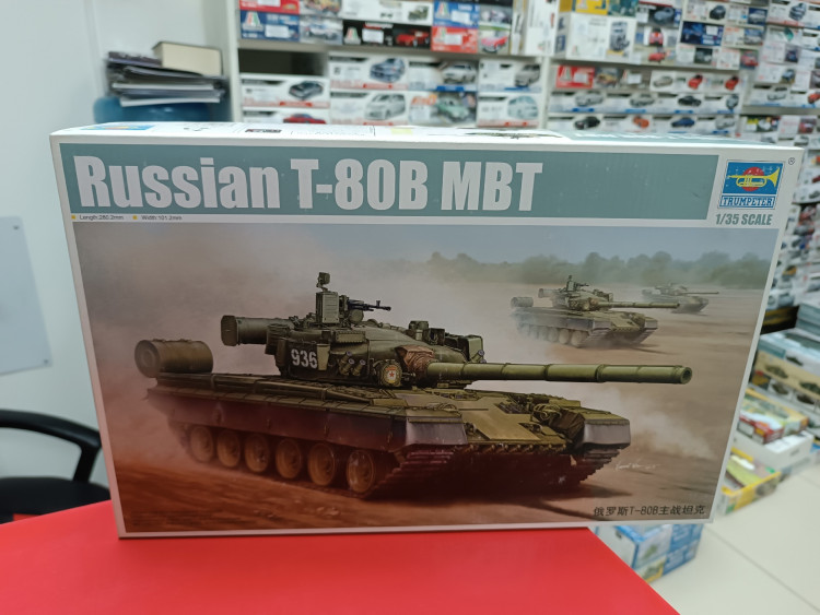 05565 Российский танк Т-80Б Russian T-80B MBT 1:35 Trumpeter