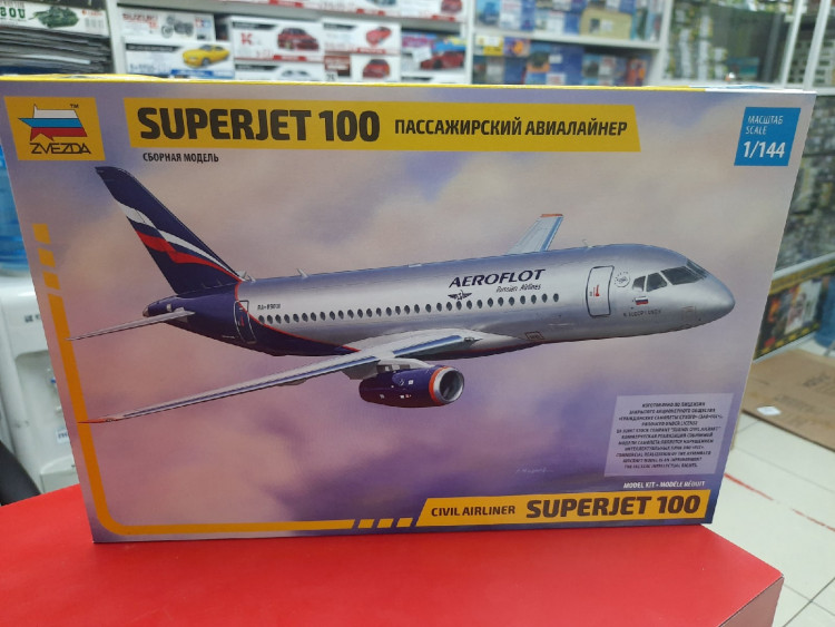 7009 Самолет "Суперджет 100" 1:144 Звезда