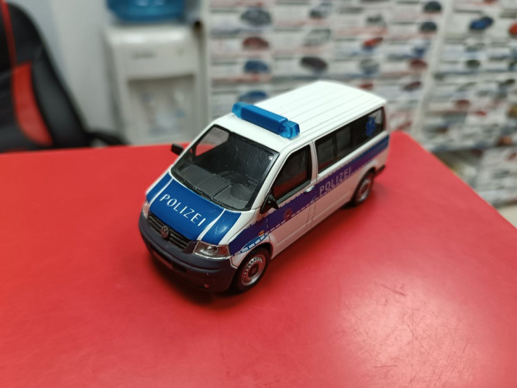 Volkswagen Transporter T5 Polizei 1:43 Cararama
