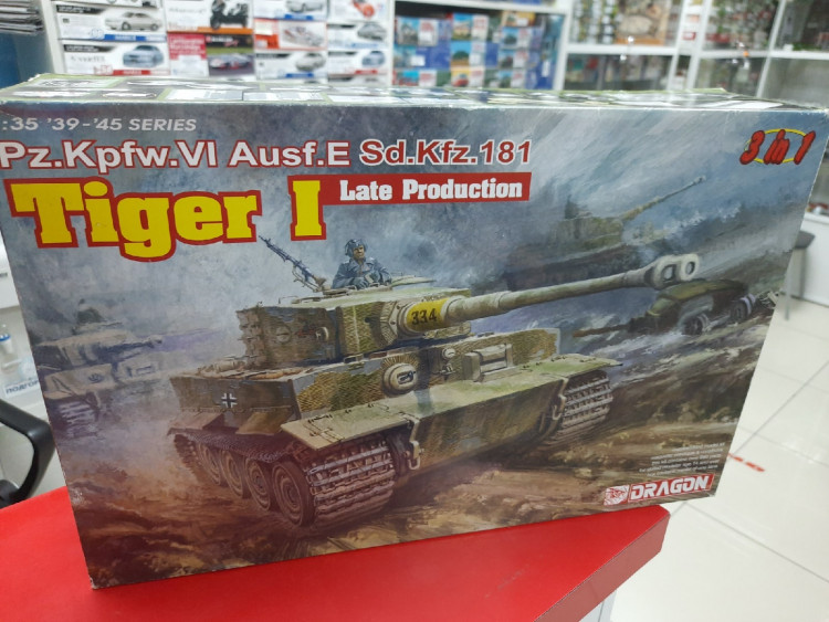 6406 Pz.Kpfw.VI Ausf.E Tiger I Late Production 1:35  Dragon
