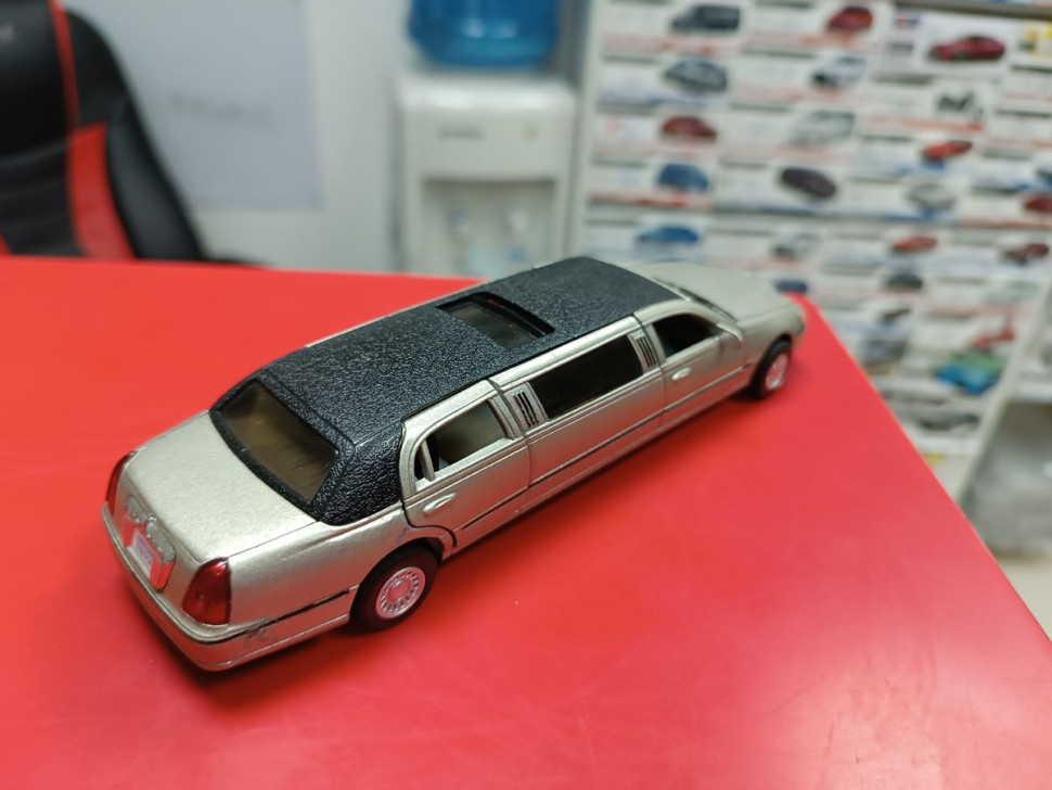 LE5765 KINGSMART 1/38 1:38 Lincoln town car stretch limousine 1999 silver