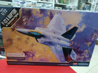 12423  F-22 Raptor (1:72)