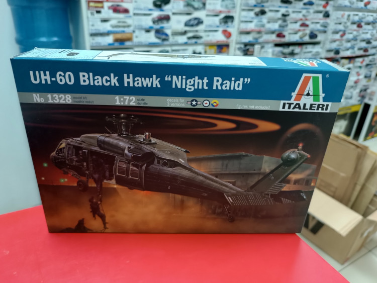 1328ИТ Вертолет UH-60 Black hawk "Night raid" 1:72 Italeri