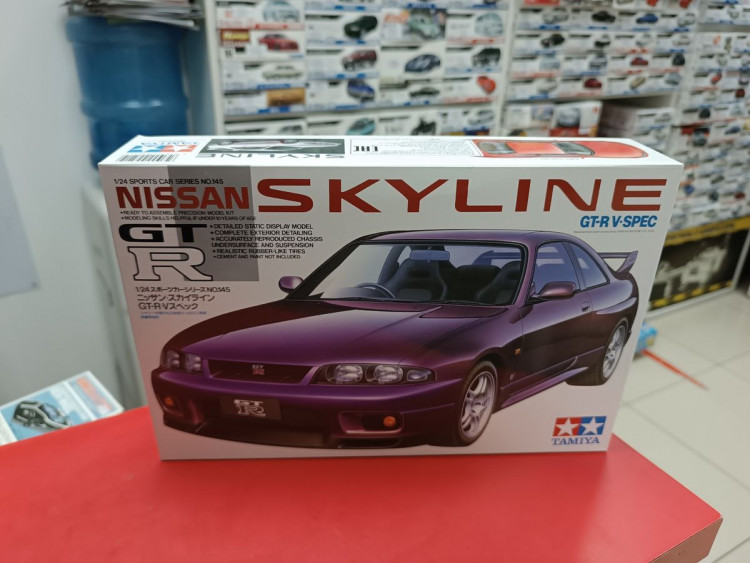 24145 Nissan Skyline GT-R V Spec (R33) 1:24 Tamiya