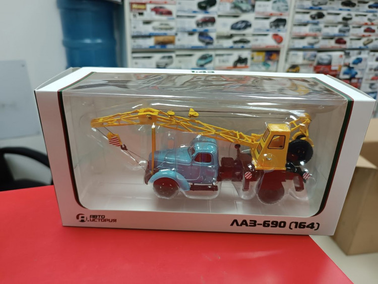 Автокран  ЛАЗ-690 (164) 1:43 Автоистория