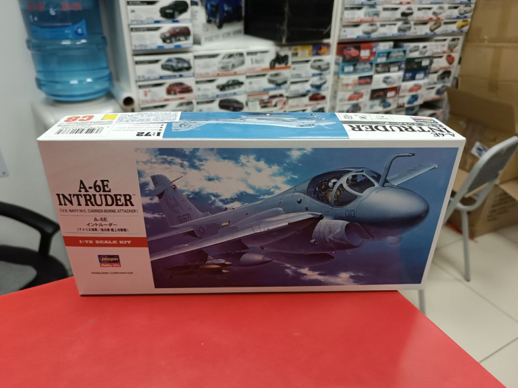 00338-Палубный штурмовик ВМС США A-6E INTRUDER 1:72 Hasegawa