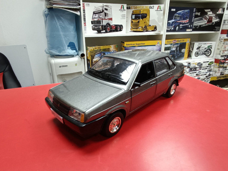 ВАЗ-21099 1:24