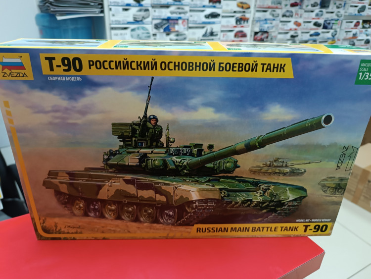 3573 Российский основной боевой танк Т-90  1:35 Звезда