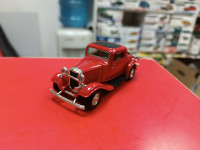 Ford 3-Window Coupe красный