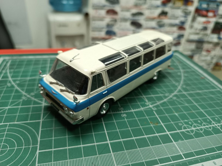 Автолегенды СССР №28 ЗИЛ-118 "Юность"  1:43 Deagostini
