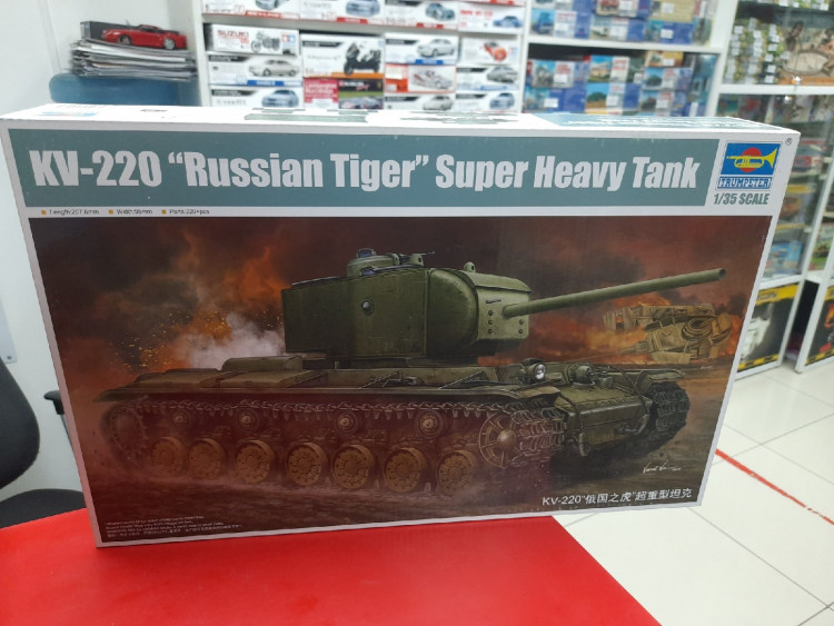 05553 KV-220 “RUSSIAN TIGER” SUPER HEAVY TANK 1:35 Trumpeter