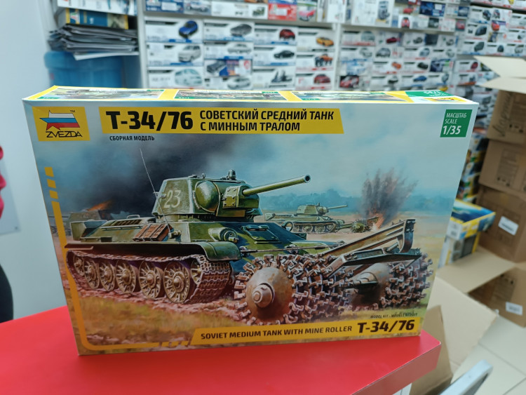3580 Сов. танк Т-34/76 с минным тралом 1:35 Звезда