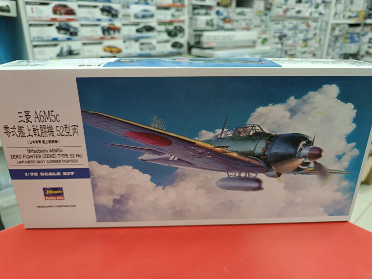 00453 Палубный истребитель ВМС Японии MITSUBISHI A6M5c ZERO FIGHTER (ZEKE) TYPE 52 HEI