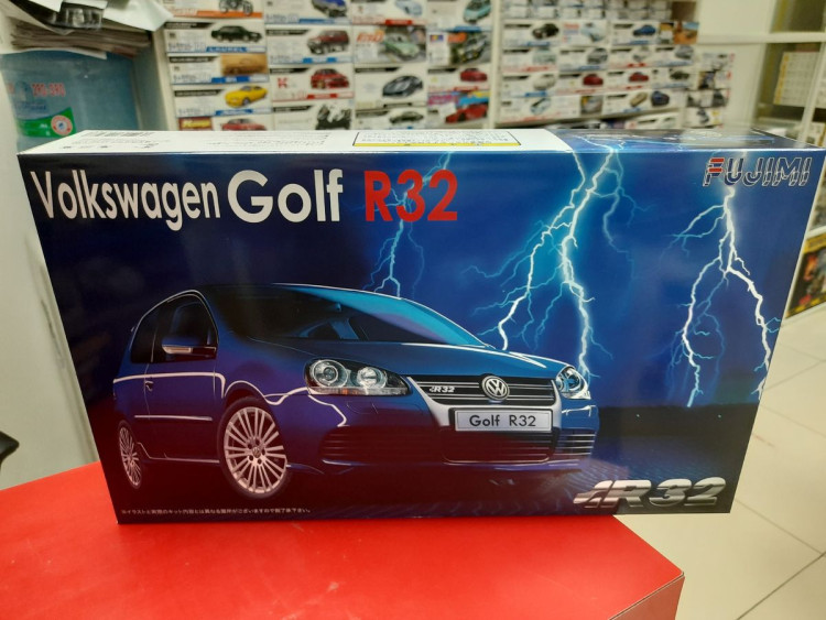 FU12328 Volkswagen Golf R32 1:24 Fujimi 