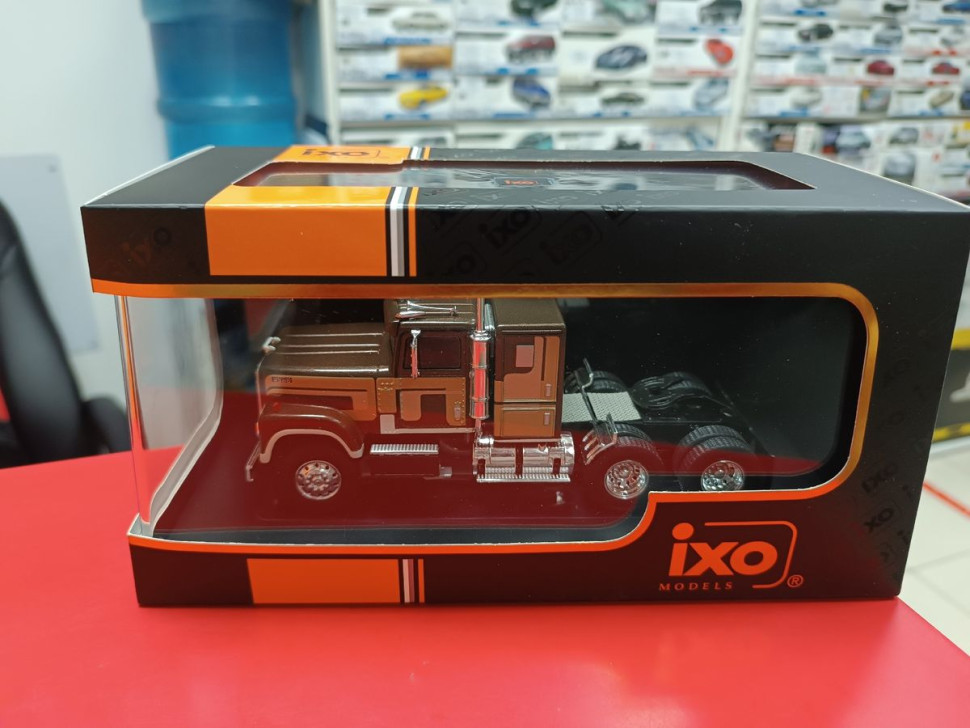 IXO 1/43 – Camion Américain Transtar 4370 1970 Mayflower USA