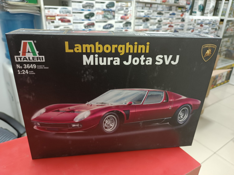 3649И Lamborghini Miura JOTA SVJ 1:24 Italeri