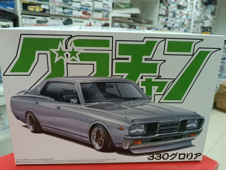 04277 Nissan Gloria 330 4DR HT 2000 SGL-E