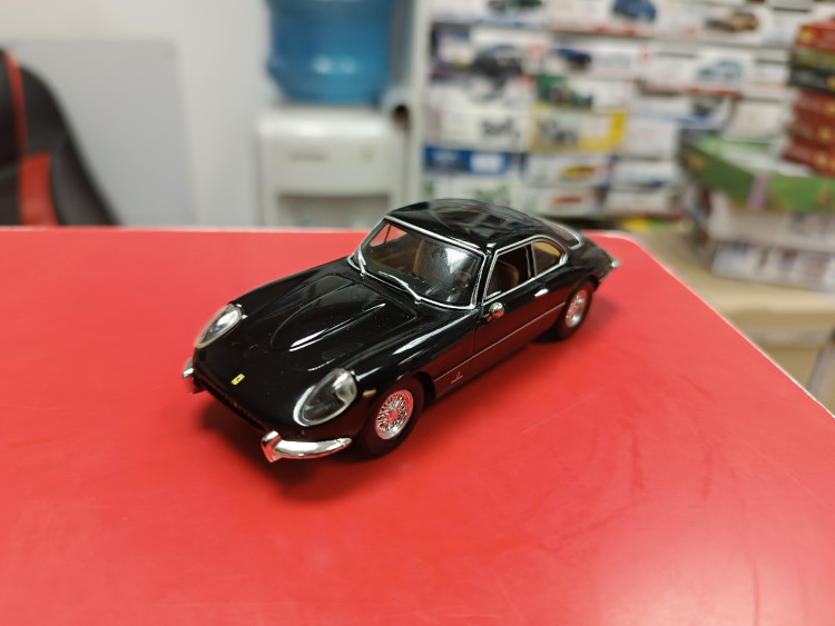 Ferrari Collection №30 400 Superamerica 1:43 Deagostini