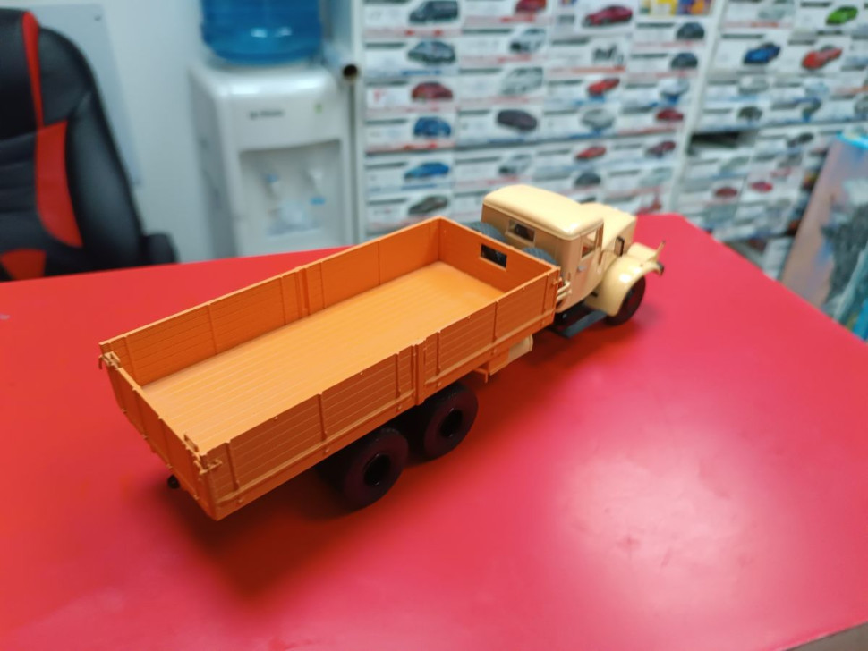 КРАЗ-257 бортовой 1:43 SSM