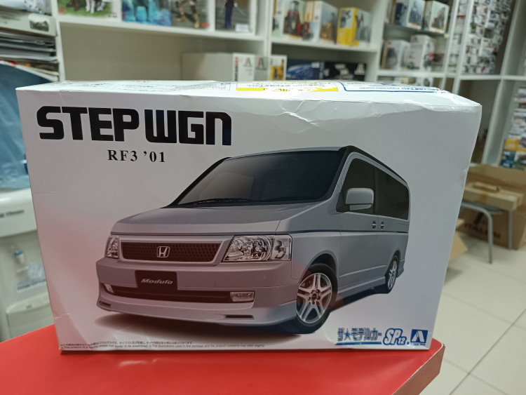 06830 Honda StepWagon '01 RF3 коробка помята 1:24 Aoshima