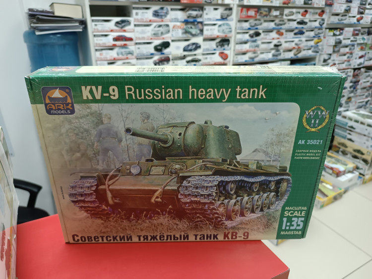 35021 Советский тяжёлый танк КВ-9 1:35 ARK-models