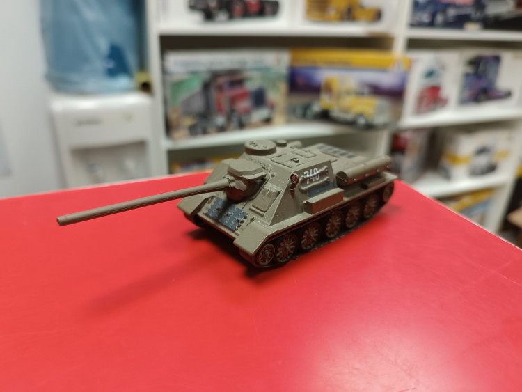 Русские танки: СУ-100 1:72