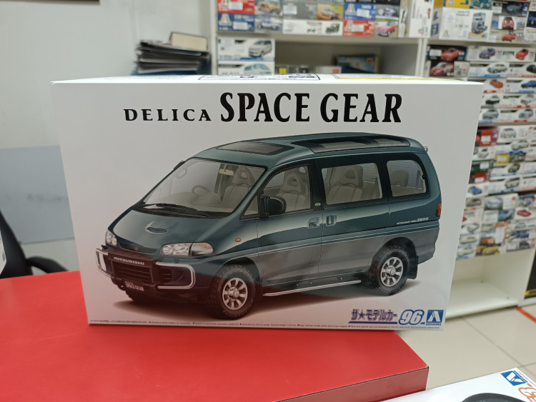 06140 Mitsubishi Delica Space Gear '96 1:24 Aoshima