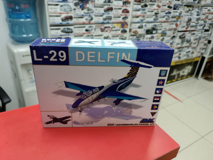 86001 Самолет Aero L-29 Delfin 1:72 AMK