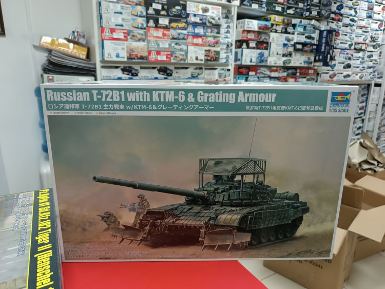 09609 Russian T-72B1 with KTM-6 & Grating Armour