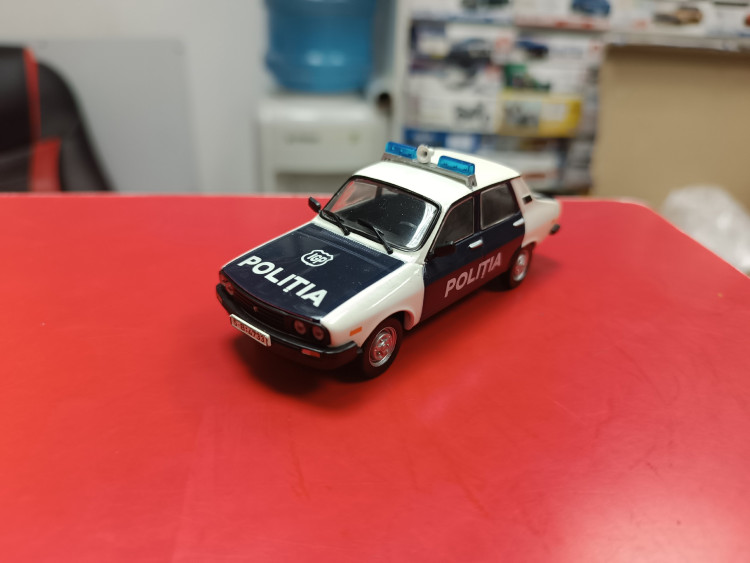 Полицейские Машины Мира №52 - Dacia 1310 1:43 Deagostini