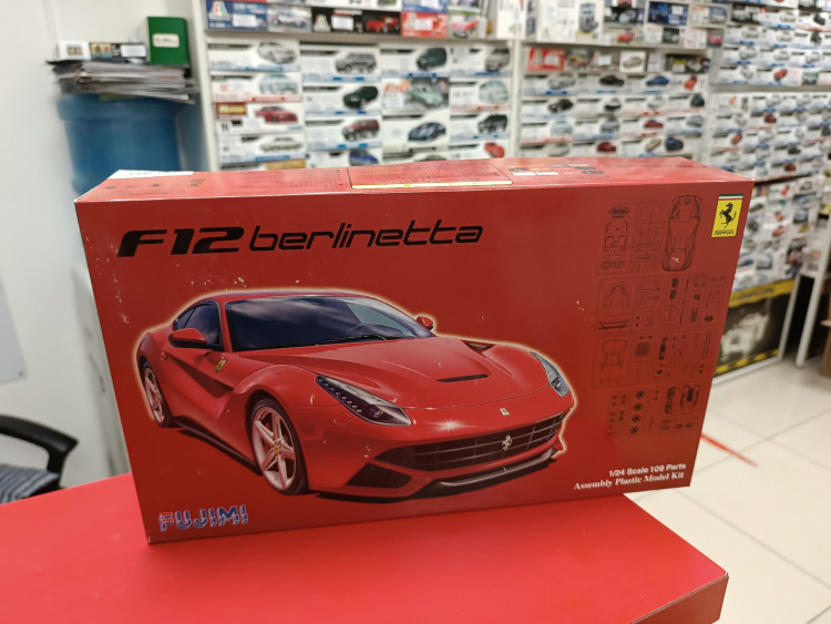 FU12562 Ferrari Berlinetta F12 1:24 Fujimi
