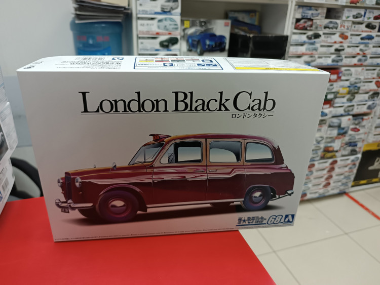 05967 FX-4 London Black Cab ’68 1:24 Aoshima