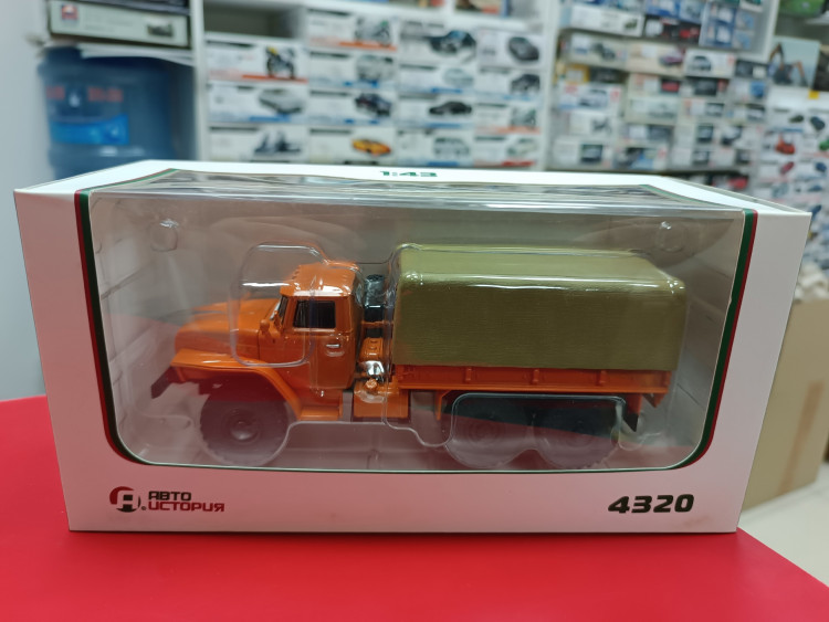 Миасский грузовик 4320 бортовой, с тентом (оранжевый)