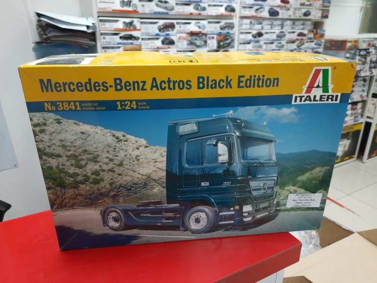 3841 Mercedes-Benz "Black Actros"
