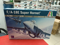 0083ИТ Самолет F/A-18 E Super Hornet 1:72 Italeri