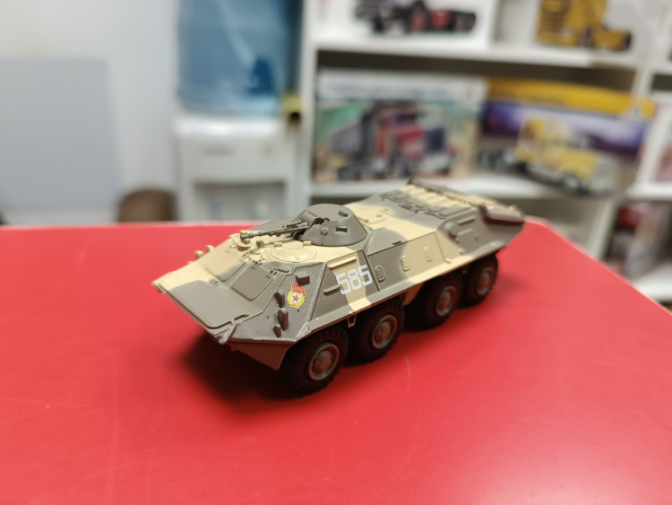 Русские танки: БТР-70 1:72