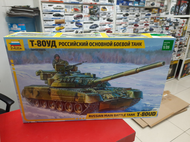 3591 Танк Т-80УД 1:35 Звезда