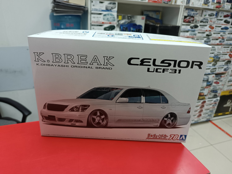 06327 Toyota Celsior K-Break '03 UCF31 1:24 Aoshima