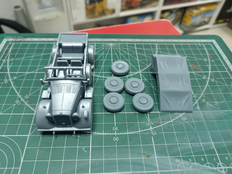 Horch 901 германский автомобиль с поднятым тентом 1:43