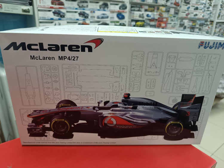 FU09200 McLaren MP4/27 2012