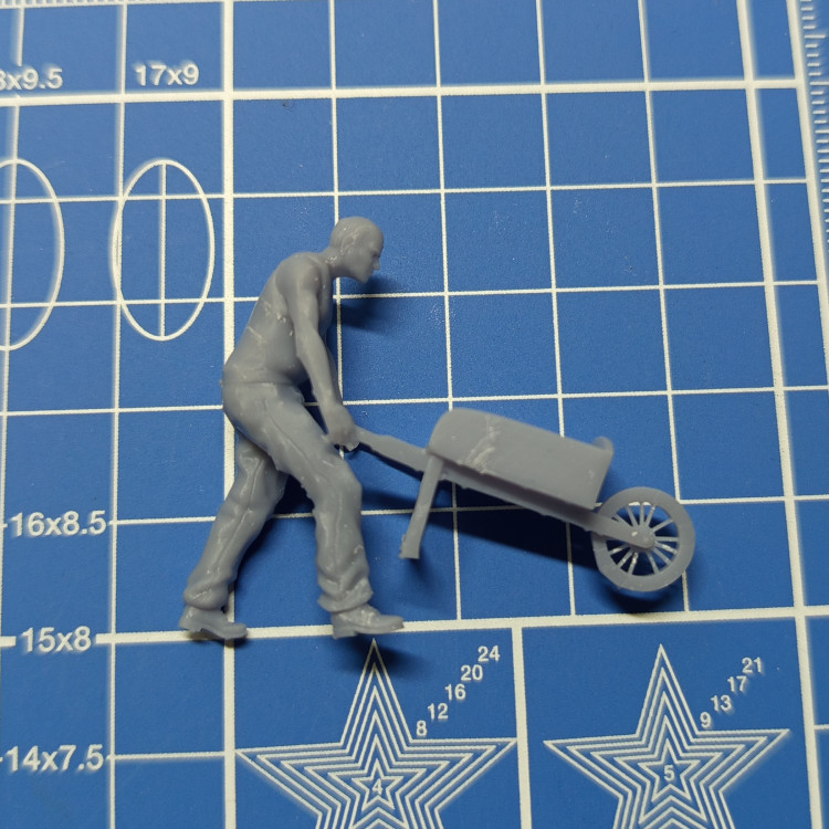 Рабочий с тачкой 1:43 Смола  
