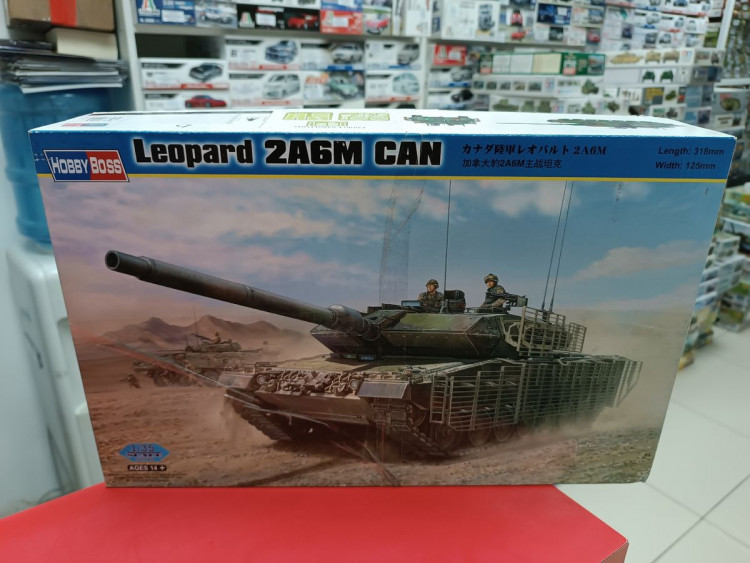 82458 Leopard 2A6M CAN 1:35 HobbyBoss