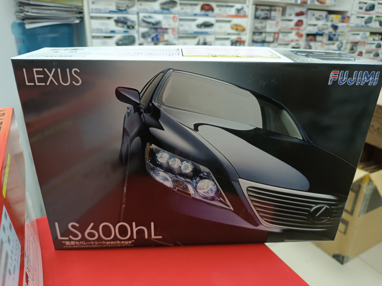 FU03753 Lexus LS600h 1:24 Fujimi