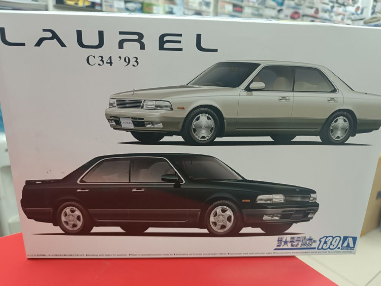 06449 Nissan Laurel GC34 Medalist V/Club S '93 1:24 Aoshima