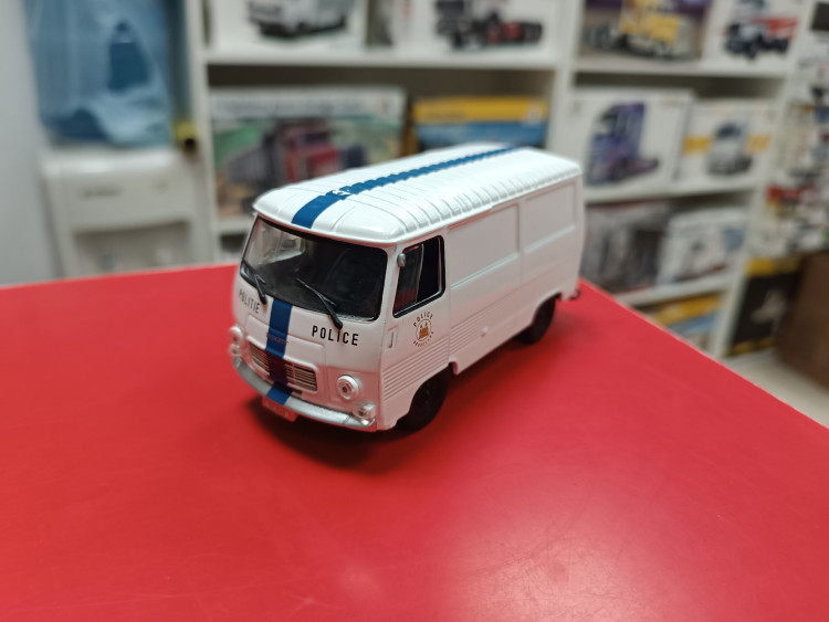 Полицейские машины: Peugeot J7
