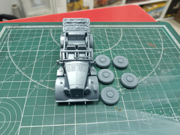 Horch 901 германский автомобиль с опущеным тентом 1:43