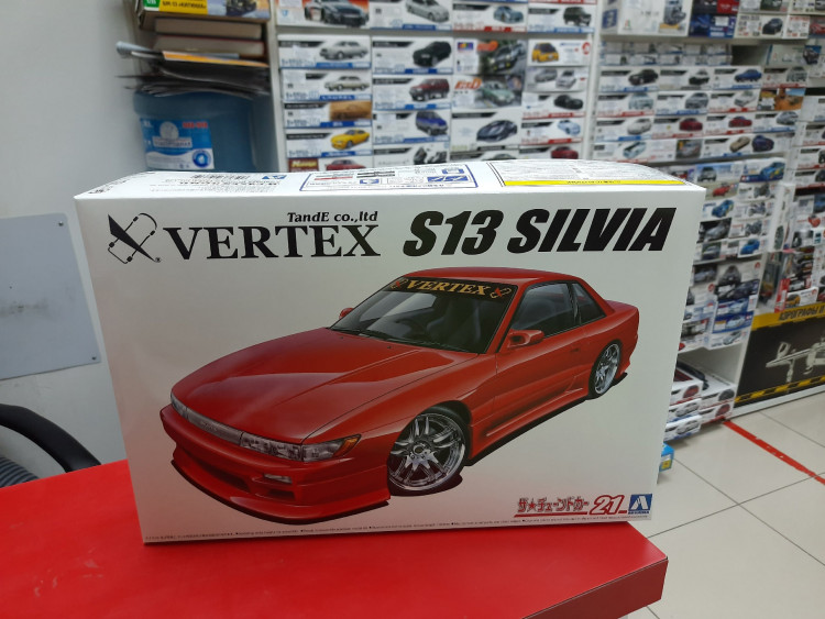 05861 Nissan Silvia S13 Vertex 1:24 Aoshima