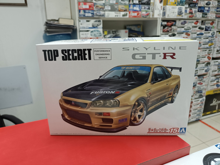 05984 Nissan Skyline GT-R TopSecret BNR34 '02 1:24 Aoshima